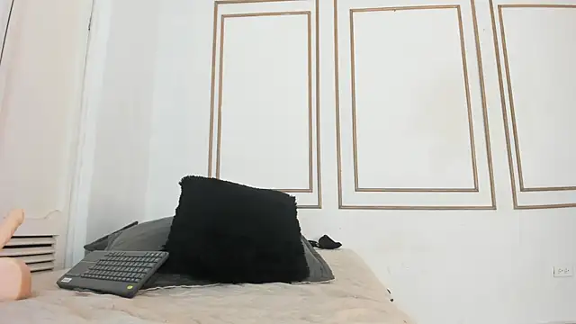 emily_gaviria1 Adlı Modelin Canlı Sohbet Odası