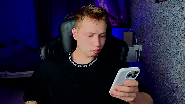 Karl_Night_ élő szexkamerás műsora