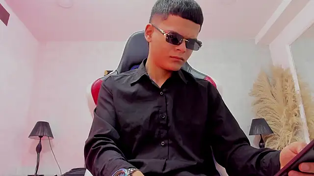 Živá kamerová sex show DylanRoyce_