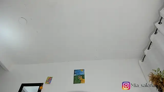Mia-Valeria- Adlı Modelin Canlı Sohbet Odası