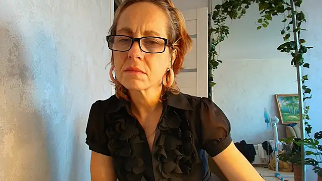 غرفة دردشة LioraWeiss المباشرة