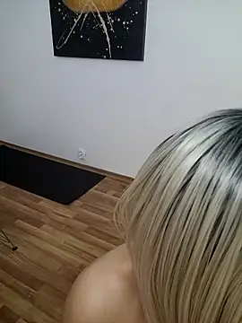 DaisyLuvsYou_'s Live Chat Room