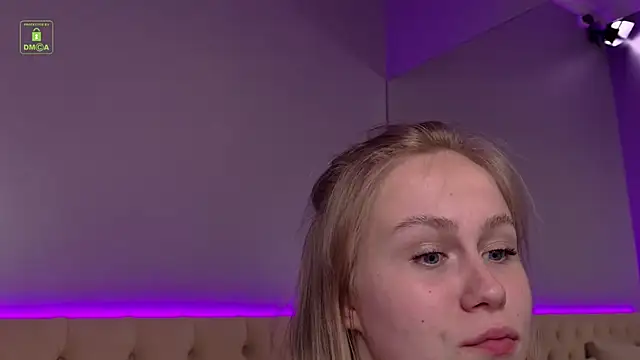 stacy_moorex élő chatszobája