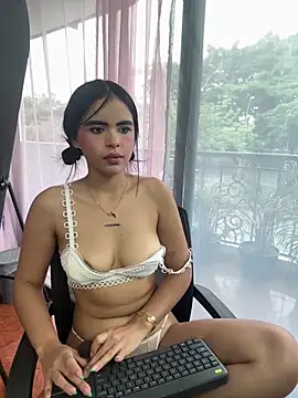 غرفة دردشة kitty_rousse01 المباشرة