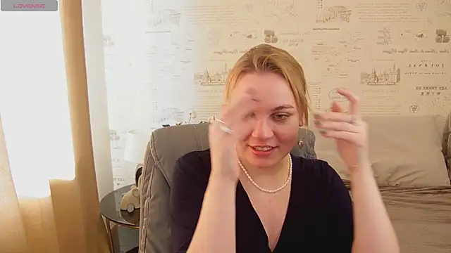 Glow_Margo Live chatroom