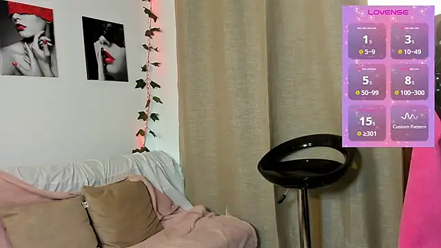 Rebeca_Marchetti Adlı Modelin Canlı Sohbet Odası