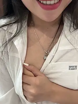 غرفة دردشة Lilyy_babyy المباشرة