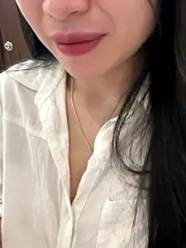 Lilyy_babyy Adlı Modelin Canlı Sohbet Odası