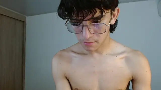 noah_millerx Show Webcam