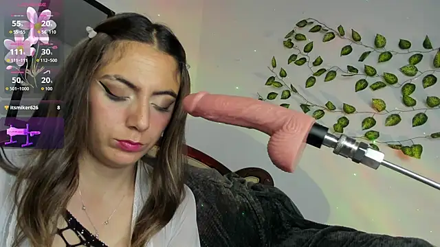 luumanson Adlı Modelin Canlı Sohbet Odası