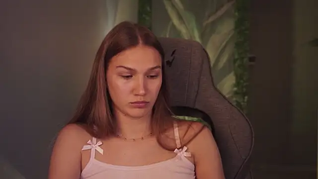 غرفة دردشة Sweet_Emilya المباشرة