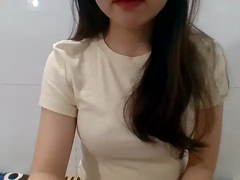 Živá chatovací místnost kiraa-007