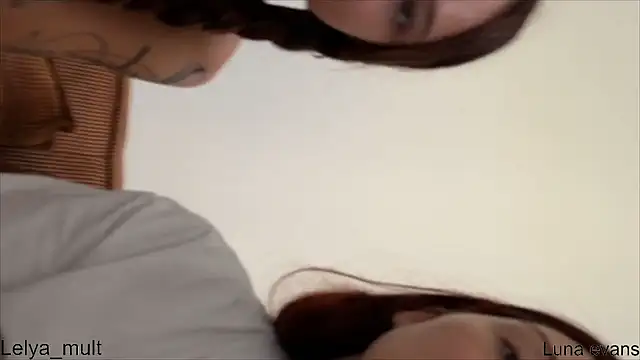Luna_EvansXXX's Live Chat Room