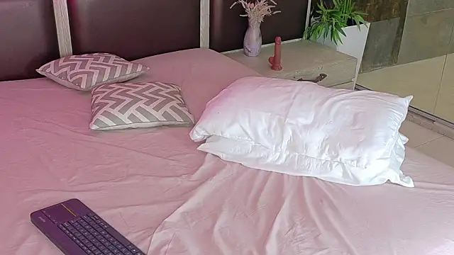 mia_venon Adlı Modelin Canlı Sohbet Odası