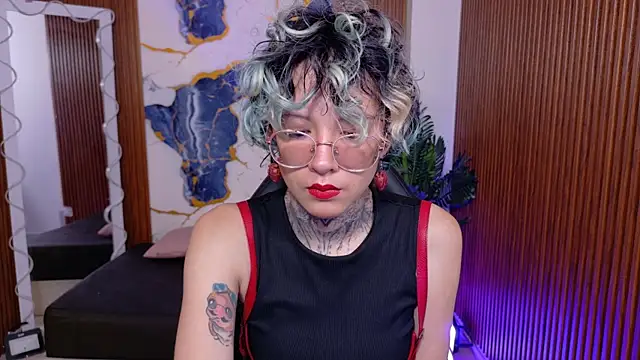 Lyra_tay's Live Chat Room