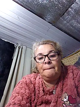 חדר צ'אט בשידור חי של momismilf544