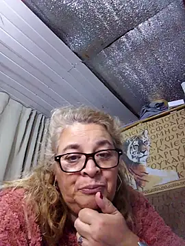 momismilf544 Adlı Modelin Canlı Sohbet Odası