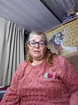 momismilf544 Adlı Modelin Canlı Sohbet Odası