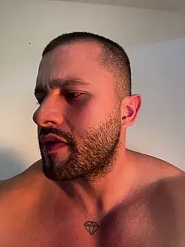 Živá chatovací místnost Romaninho