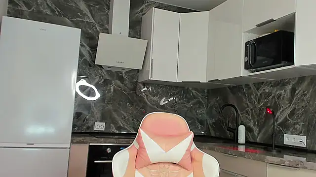 evelune Adlı Modelin Canlı Sohbet Odası