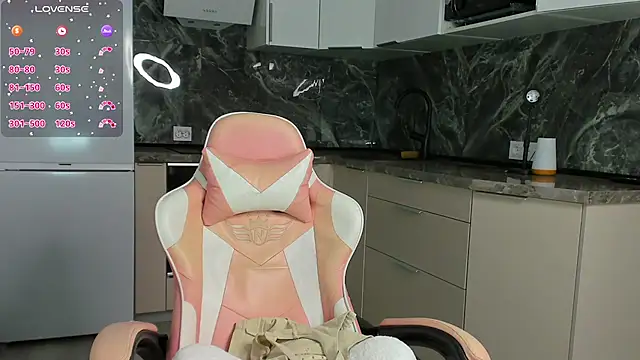 Chat soba uživo modela evelune