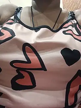 Živá chatovací místnost DesiQueen37