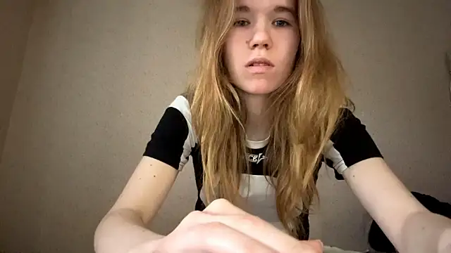חדר צ'אט בשידור חי של LeomaJee