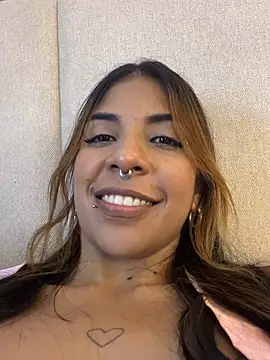 Sala de chat ao vivo de VioletaHills_