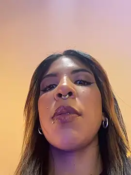 VioletaHills_'s Live Chat Room