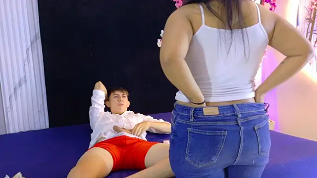 חדר צ'אט בשידור חי של Danteandviolete_cr