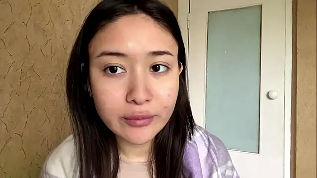 YourMiIa's Live Chat Room