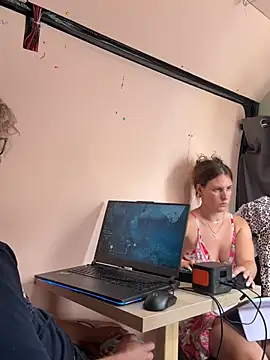 ancouple90s Adlı Modelin Canlı Sohbet Odası