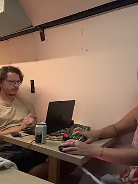 ancouple90s Adlı Modelin Canlı Sohbet Odası