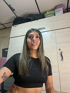 stefanyqueen69 Adlı Modelin Canlı Sohbet Odası