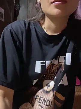 Mimi_pussy élő chatszobája