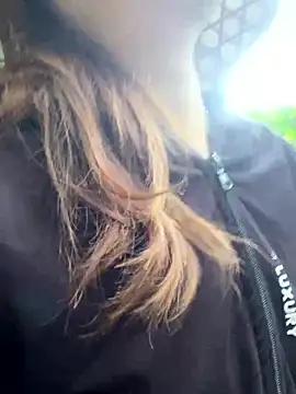 Mimi_pussy Live Chatraum