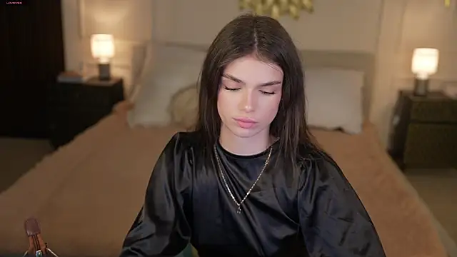 חדר צ'אט בשידור חי של Emi_murr