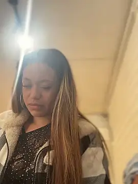 Diosa_Pinkk élő chatszobája