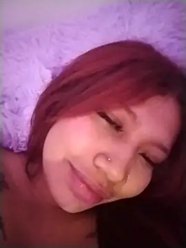 Cherry_Charlottee Adlı Modelin Canlı Sohbet Odası