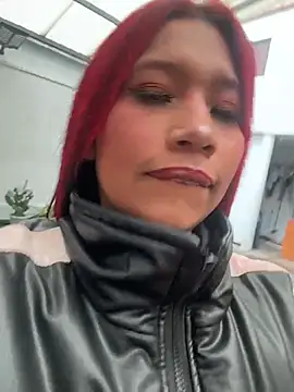 Cherry_Charlottee Adlı Modelin Canlı Sohbet Odası