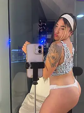 ManuelaVeeleez's Live Chat Room