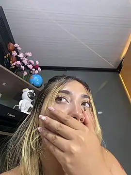 ManuelaVeeleez 现场聊天室