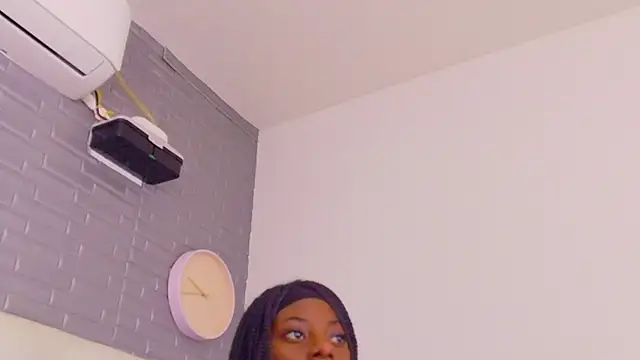 Chat ao vivo de pervert_shydoll1