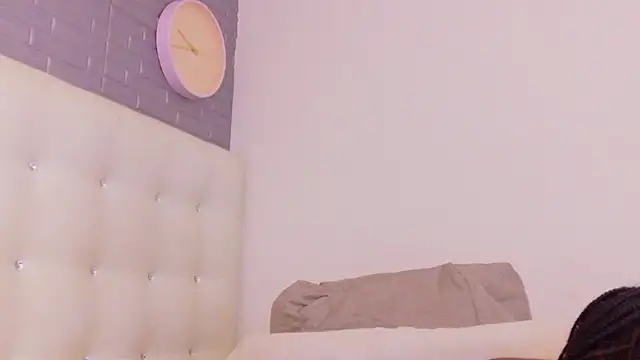 חדר צ'אט בשידור חי של pervert_shydoll1