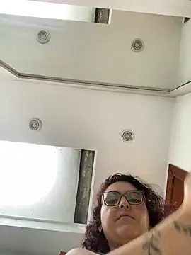 AlmaraRouge's Live Chat Room