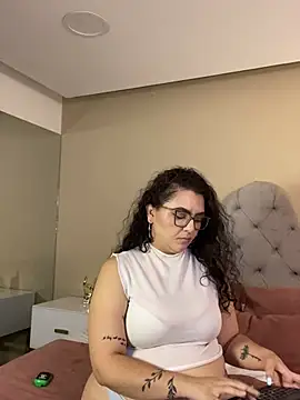 AlmaraRouge live-chat rom