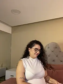 AlmaraRouge Adlı Modelin Canlı Sohbet Odası