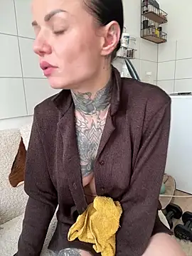 SkinnyLilly Cameră chat live