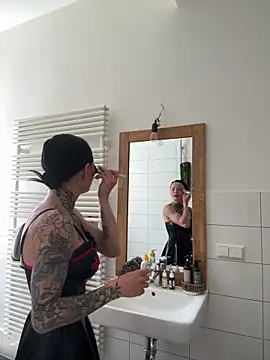 SkinnyLilly – live chatrum