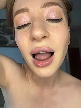 Little_Candy_18 Adlı Modelin Canlı Sohbet Odası